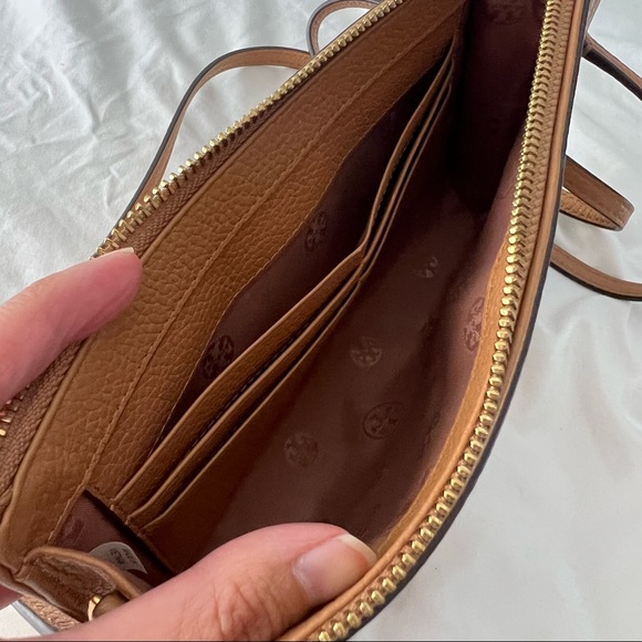 SOLD‼️ Tory Burch Blake Slim Crossbody - Picture 4 of 10